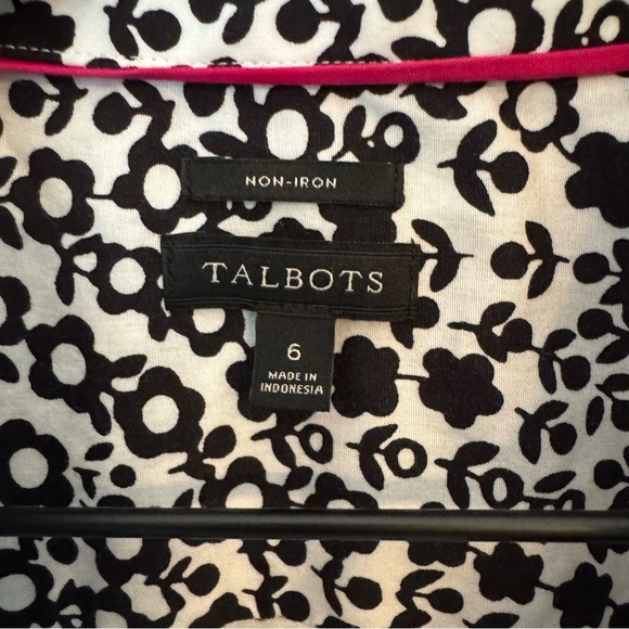 Talbots Non-Iron Black White Floral Short Sleeve Cotton Blend Blouse Size 6 - Picture 6 of 7